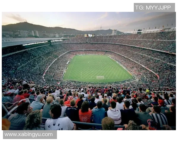足球巨星璀璨风采尽收眼底 足球球星展架展示各路传奇人物风姿