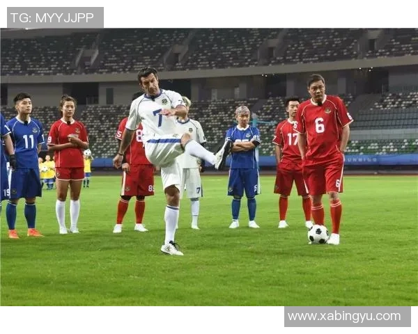 球星童年时光回顾：从踢沙包到绿茵场的传奇起点